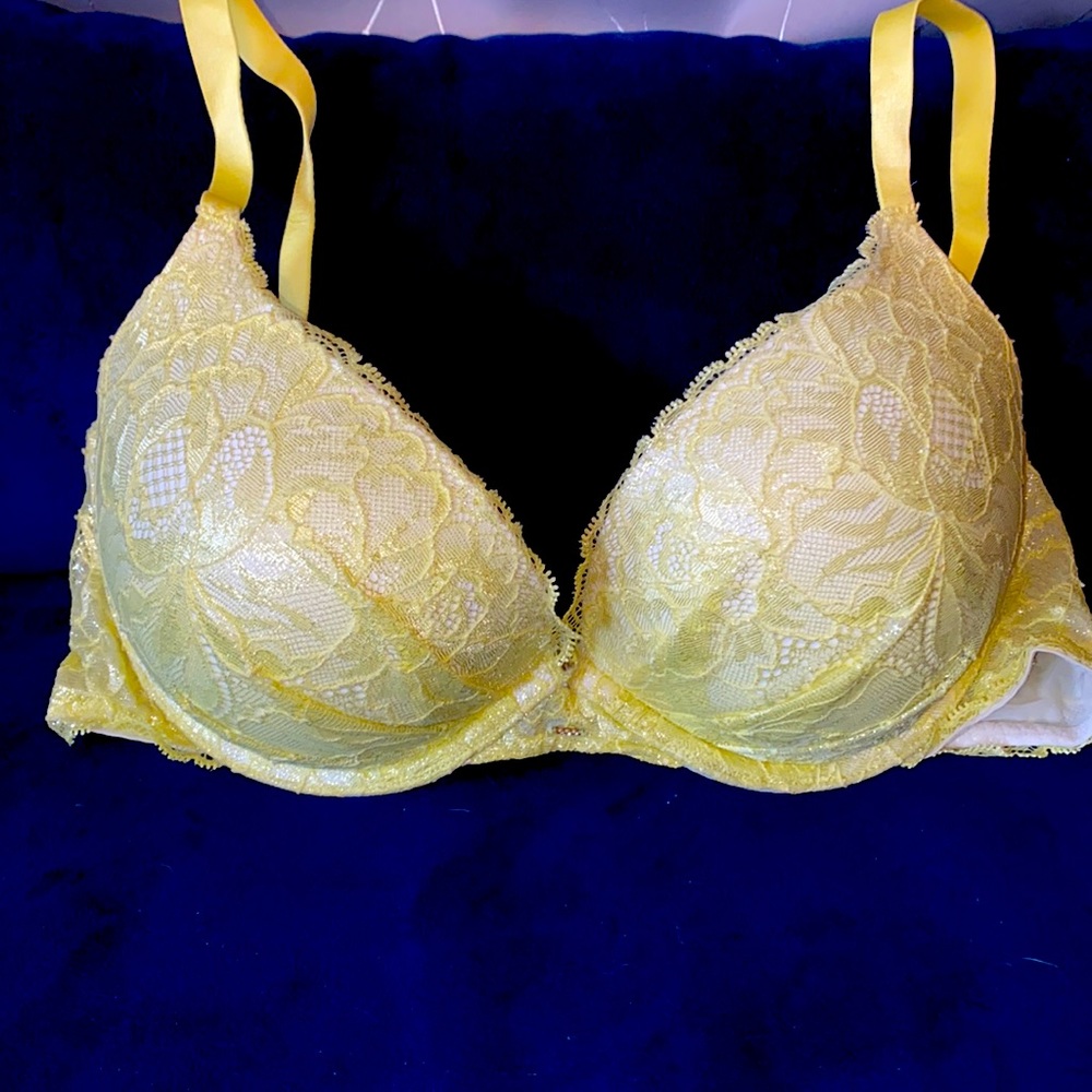 Victoria’s Secret 38C bra